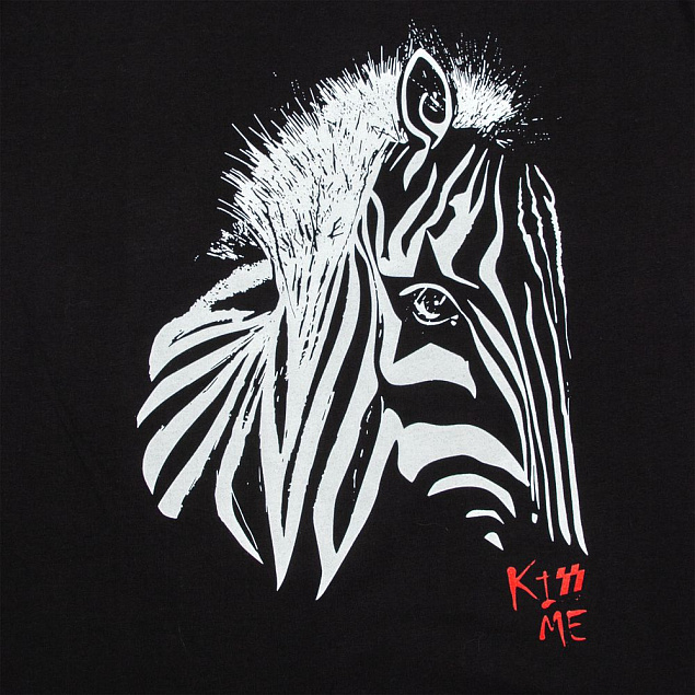 Майка женская «Арт-рокстар. Kiss Me», черная с логотипом в Волгограде заказать по выгодной цене в кибермаркете AvroraStore