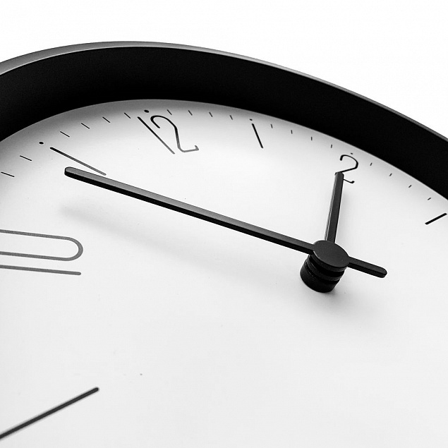 Часы настенные Lander, белые с черным с логотипом в Волгограде заказать по выгодной цене в кибермаркете AvroraStore
