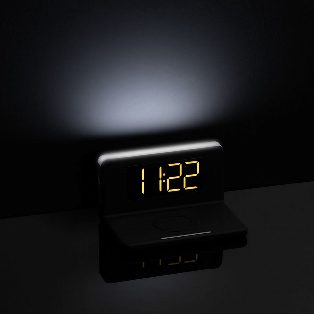 Часы настольные с беспроводным зарядным устройством Pitstop, черные с логотипом в Волгограде заказать по выгодной цене в кибермаркете AvroraStore