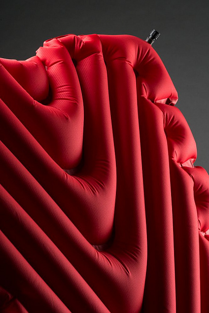 Надувной коврик Insulated Static V Luxe, красный с логотипом в Волгограде заказать по выгодной цене в кибермаркете AvroraStore