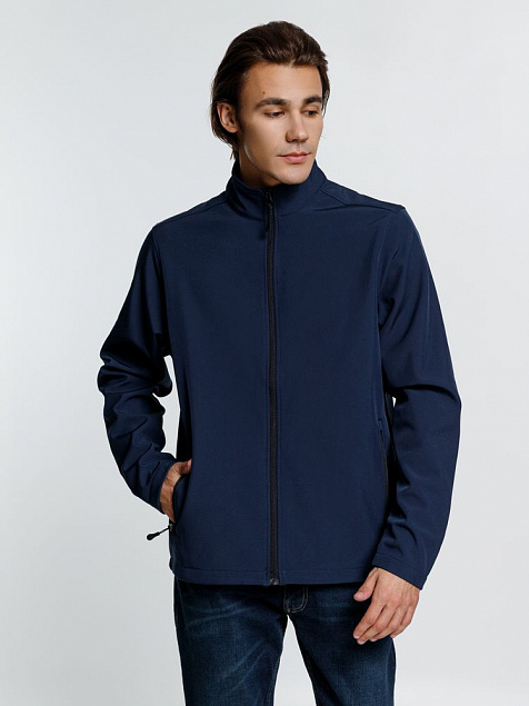 Куртка софтшелл мужская RACE MEN темно-синяя с логотипом в Волгограде заказать по выгодной цене в кибермаркете AvroraStore