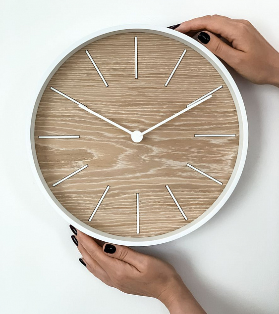 Часы настенные Kudo, беленый дуб с логотипом в Волгограде заказать по выгодной цене в кибермаркете AvroraStore