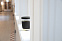 Стакан из боросиликатного стекла Ukiyo с силиконовой крышкой и держателем с логотипом в Волгограде заказать по выгодной цене в кибермаркете AvroraStore