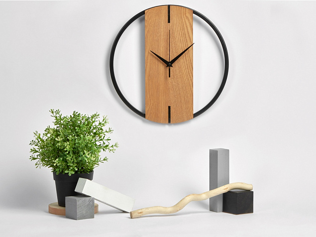 Деревянные часы с металлическим ободом «Time Wheel» с логотипом в Волгограде заказать по выгодной цене в кибермаркете AvroraStore
