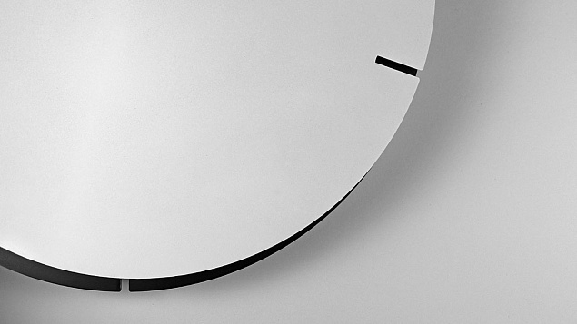 Часы настенные Melancholia clock, белые с логотипом в Волгограде заказать по выгодной цене в кибермаркете AvroraStore