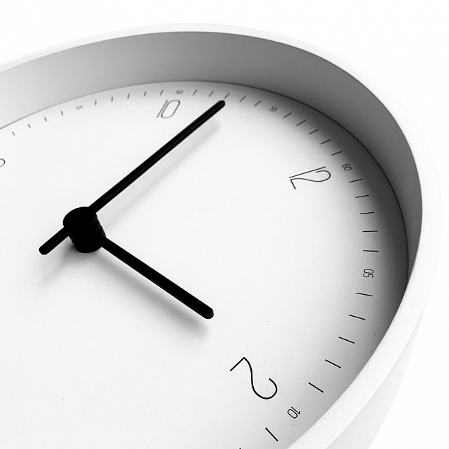 Часы настенные Lite, белые с логотипом в Волгограде заказать по выгодной цене в кибермаркете AvroraStore