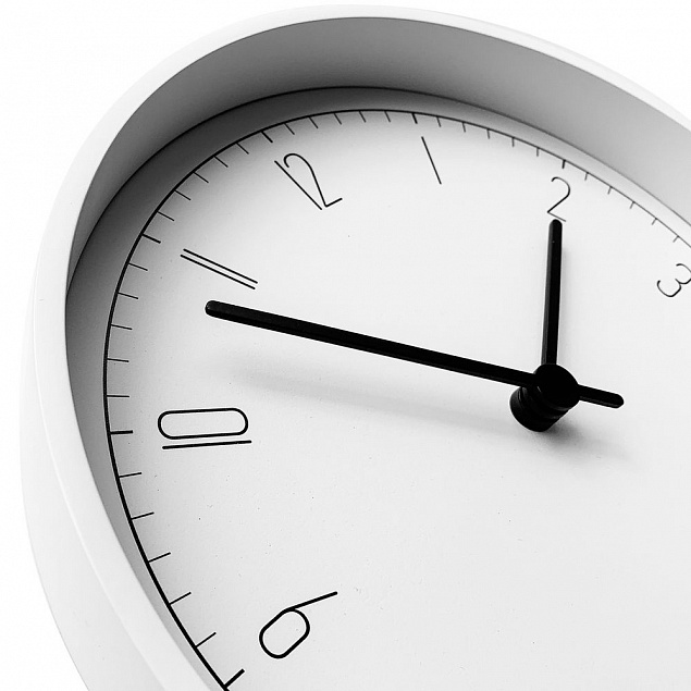 Часы настенные Oddi, белые с логотипом в Волгограде заказать по выгодной цене в кибермаркете AvroraStore