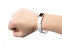 Силиконовый браслет Brisky с металлическим шильдом, белый с логотипом в Волгограде заказать по выгодной цене в кибермаркете AvroraStore