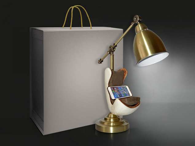 Настольная лампа «Комфорт» с функцией беспроводной зарядки с логотипом в Волгограде заказать по выгодной цене в кибермаркете AvroraStore