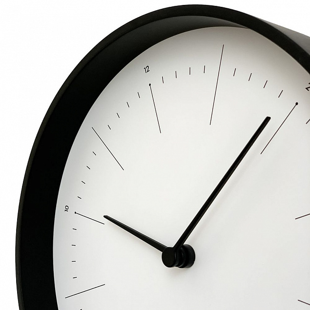 Часы настенные Lacky, белые с черным с логотипом в Волгограде заказать по выгодной цене в кибермаркете AvroraStore