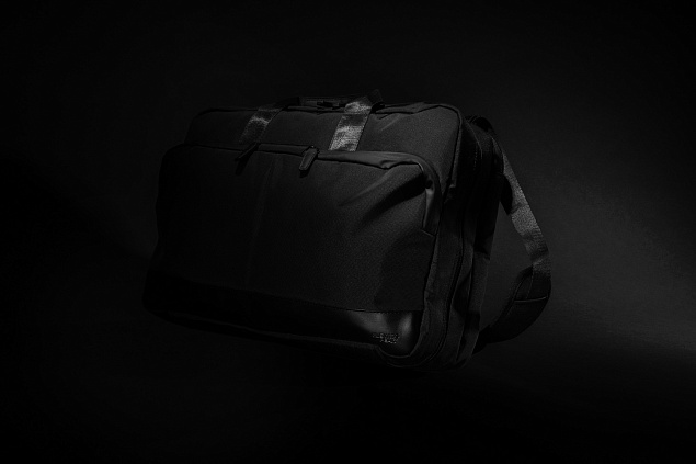 Сумка-рюкзак 2-в-1 для ноутбука Swiss Peak из rPET AWARE™ с логотипом в Волгограде заказать по выгодной цене в кибермаркете AvroraStore