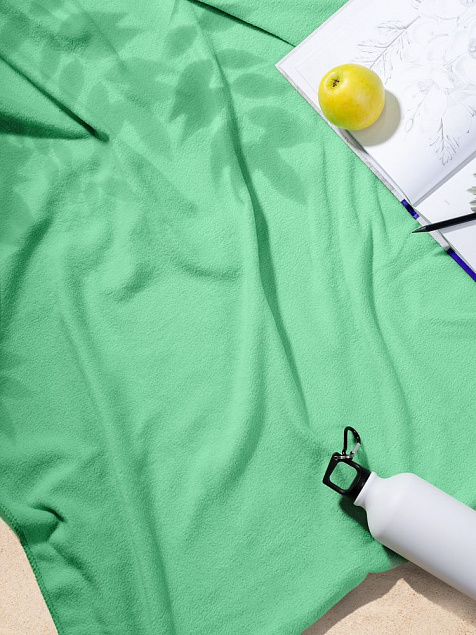 Флисовый плед Warm&Peace, светло-зеленый с логотипом в Волгограде заказать по выгодной цене в кибермаркете AvroraStore